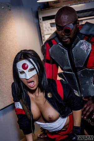 Asian Mummy Asa Akira gets pounded by suicide team member Lexington Steele - 14